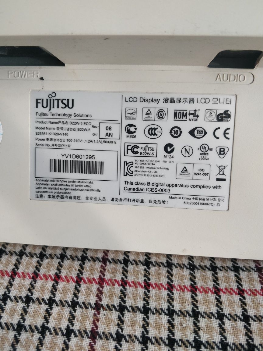 24" LCD монитор Fujitsu за части