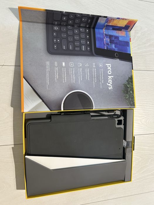 Tastatura + husa  ZAGG Pro Keys pentru iPad 10.2", neagra