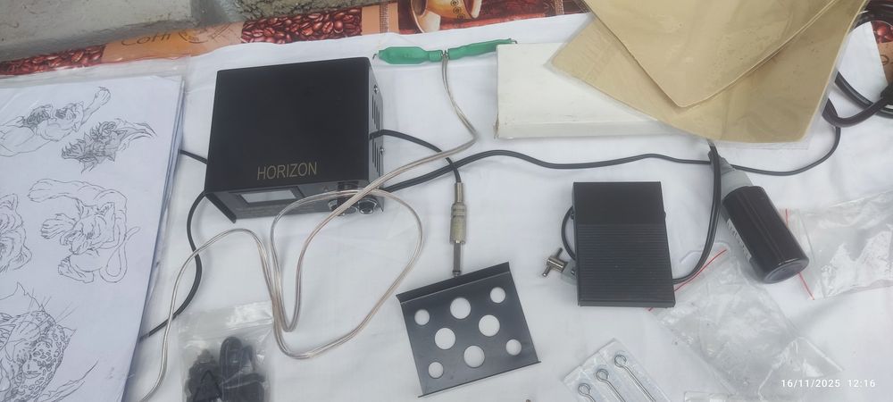 Set pentru tatuaje cu sursă