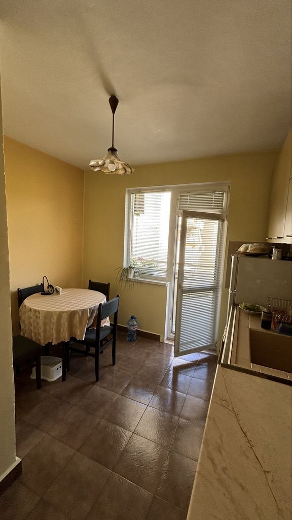 Продава се Тристаен апартамент в Търговище, Изток 1 - 76 кв.м за 1132 €/кв.м - Снимка #3
