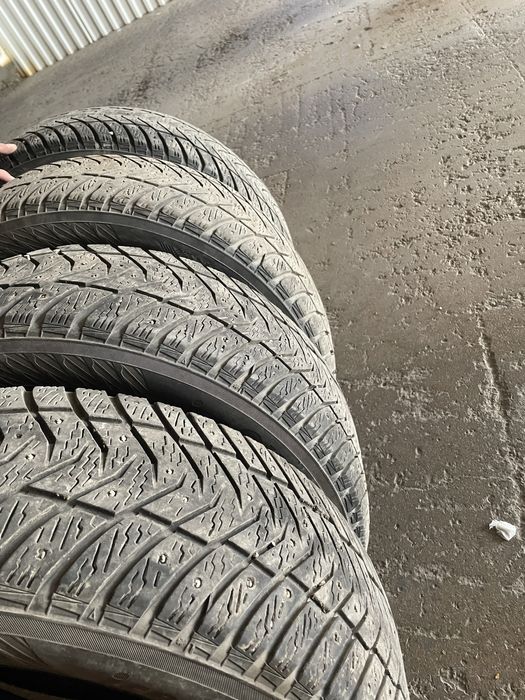 Шины зимние 215/55/R17