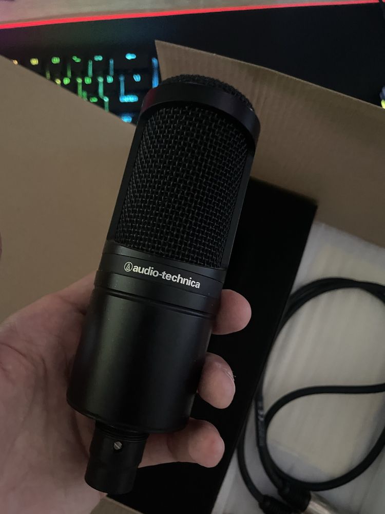 Audio Technica AT 2020 + Placa de sunet Behringer U-Phoria UM2