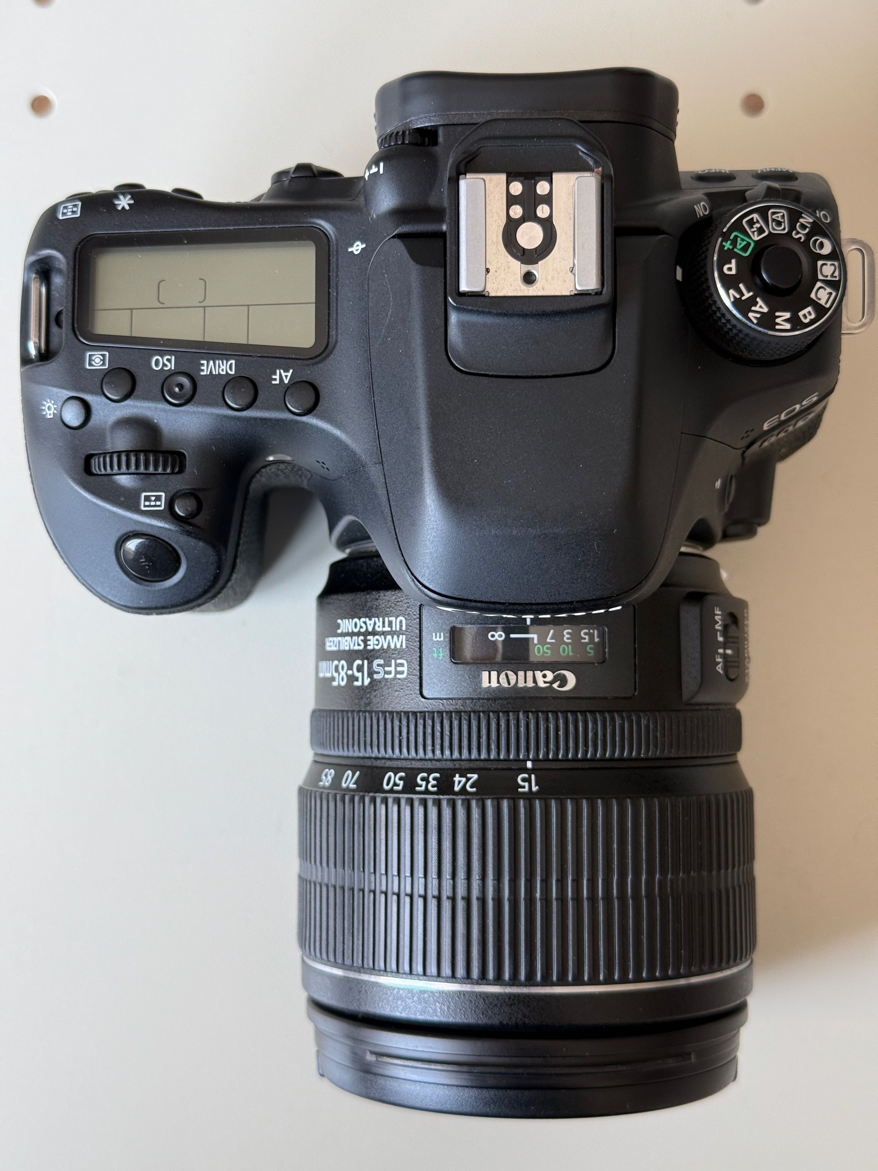 Cameră digitală Canon EOS 80D + EF-S 15-85 IS + accesorii