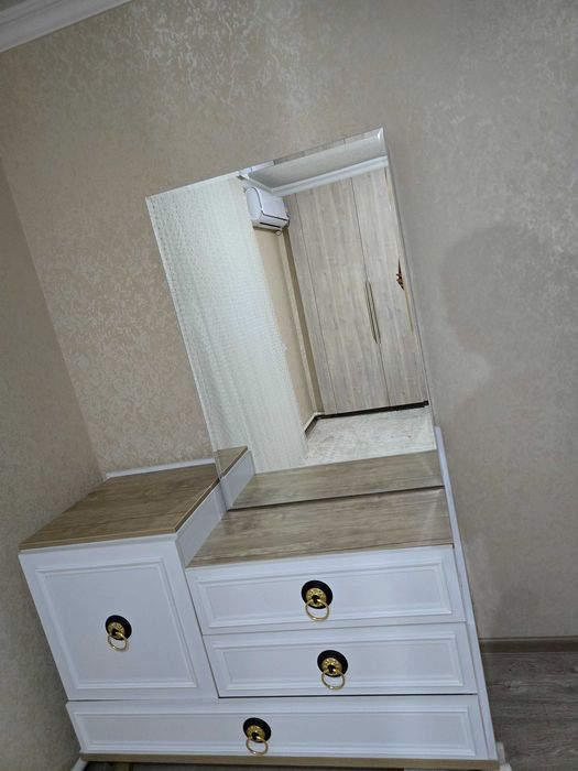 Продается спальный шкаф с комодом