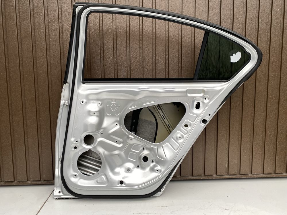 Usa dr spate vw Passat B8 Limuzina cod de culoare LA7W