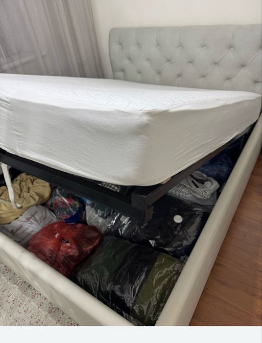 Кровать двуспальная