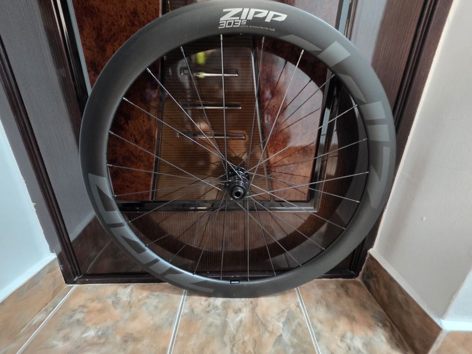 Vând set roti Zipp 303 S