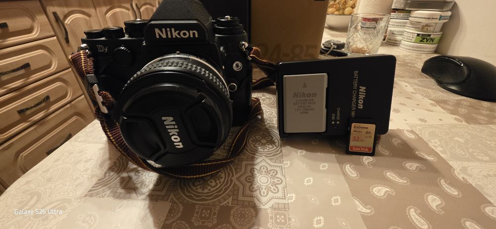 Nikon F4s + 50mm f/1.8G AF-S + accesorii complete – stare excelentă –