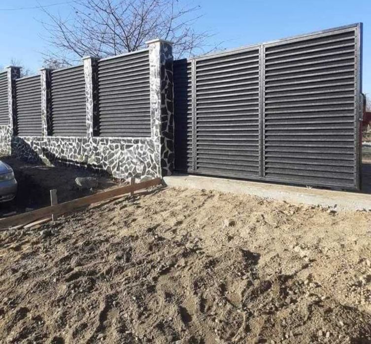 Construim garduri si porti din sipca metalica, panouri stil jaluzele,