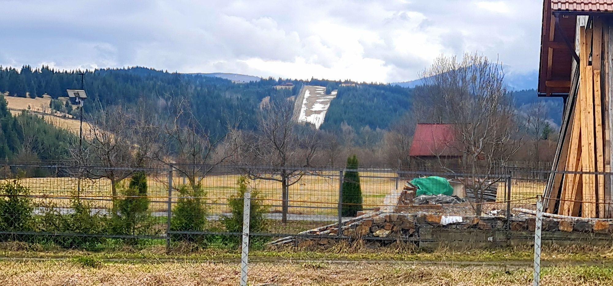 Vand teren intravilan cu toate utilitatile la poarta