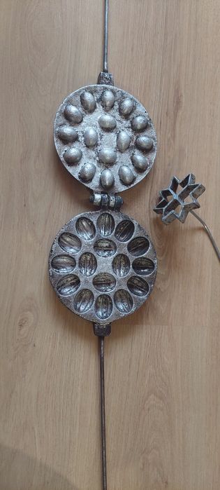 Formă de nuci și de steluțe