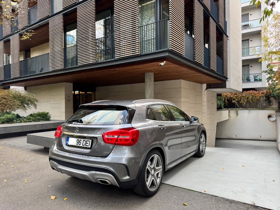 Mercedes-Benz GLA 220 D Pachet AMG