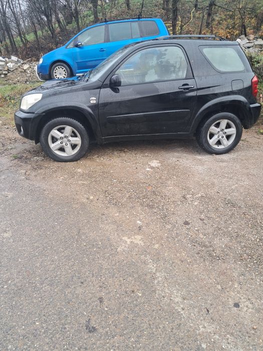 Vand toyota rav 4 an 2005 4x4 3250 euro