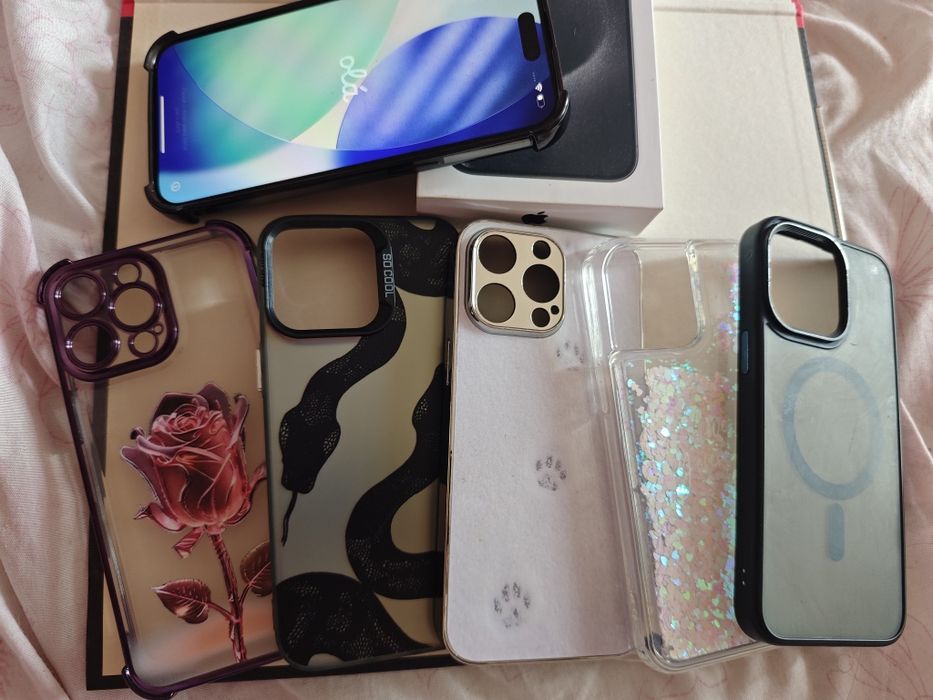 iPhone 15 Pro Max  256GB - Отлично състояние + Гаранция + 6 кейса