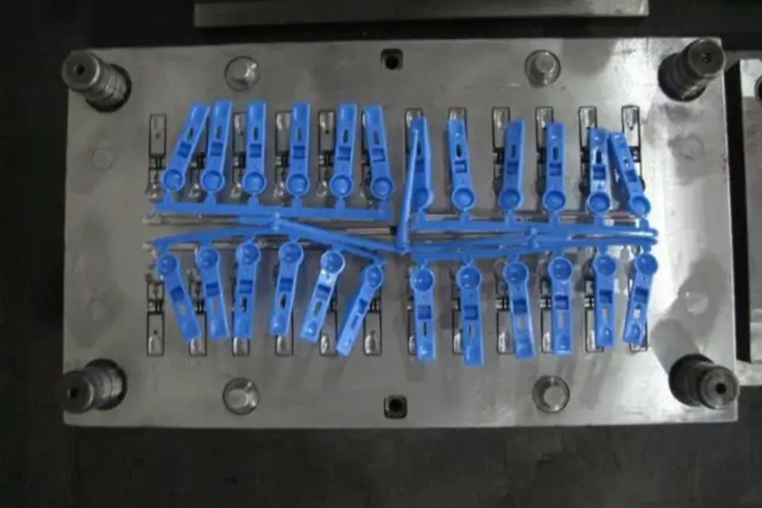 Press forma dlya termo plast