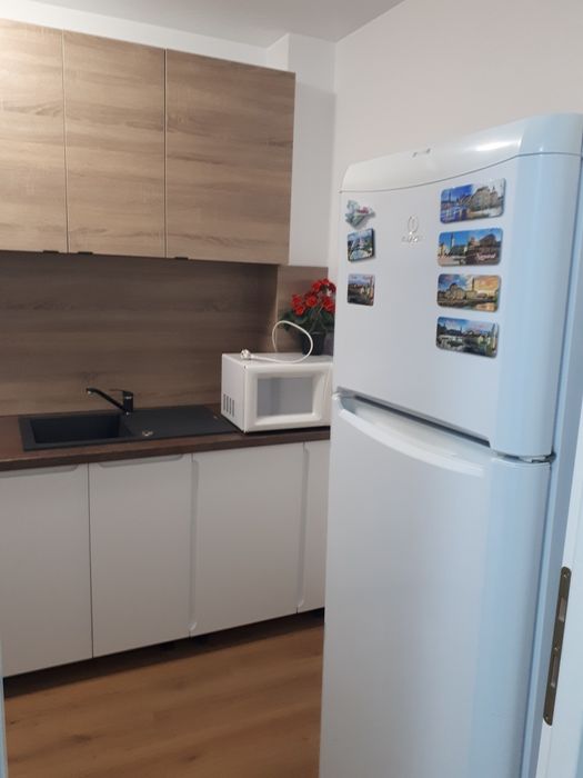 Dau în chirie apartament