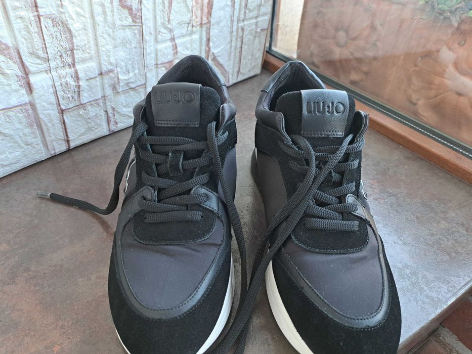 мъжки черни маратонки,кецове,спортни обувки,сникърси,ном 41/42 Liu Jo