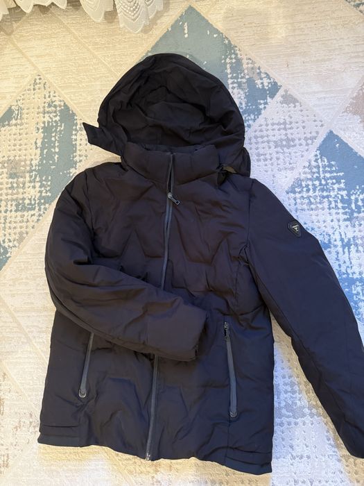 Продается куртка зимняя теплая в новом состояний на возраст 11-12 лет