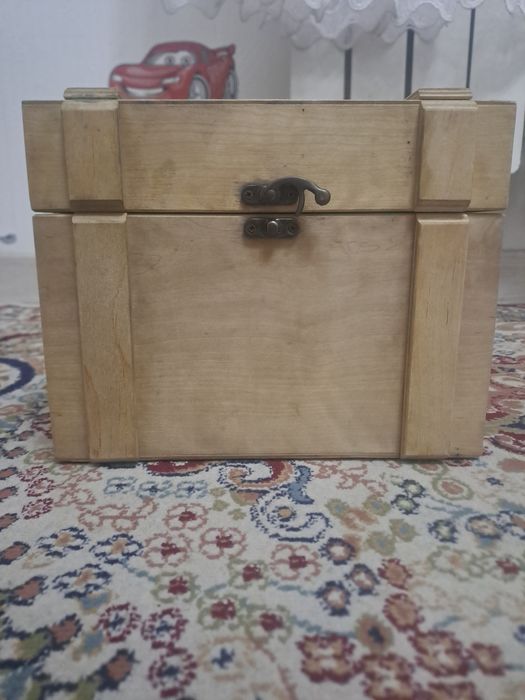 Деревянный прочный ящик