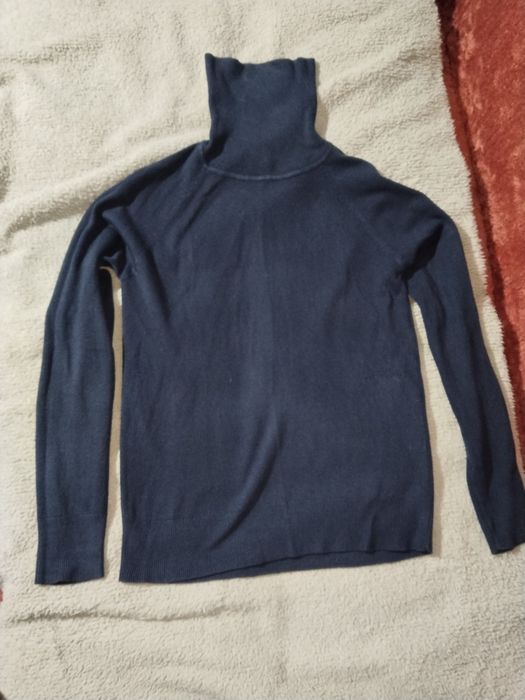 Тёплая водолазка, размер M.
Цвет — тёмно-синий, состояние отличное, бе
