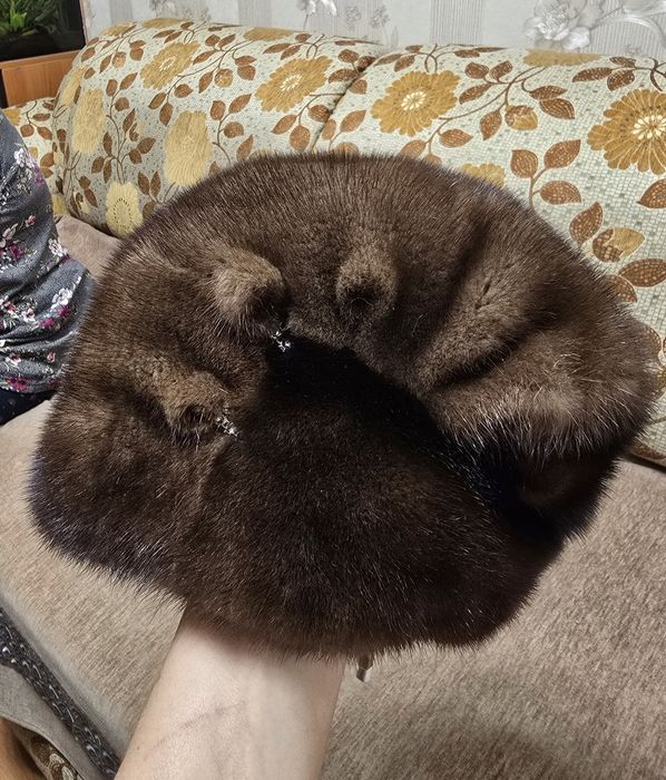 Продам женскую норковую шапку,  практически новая, размер регулируется