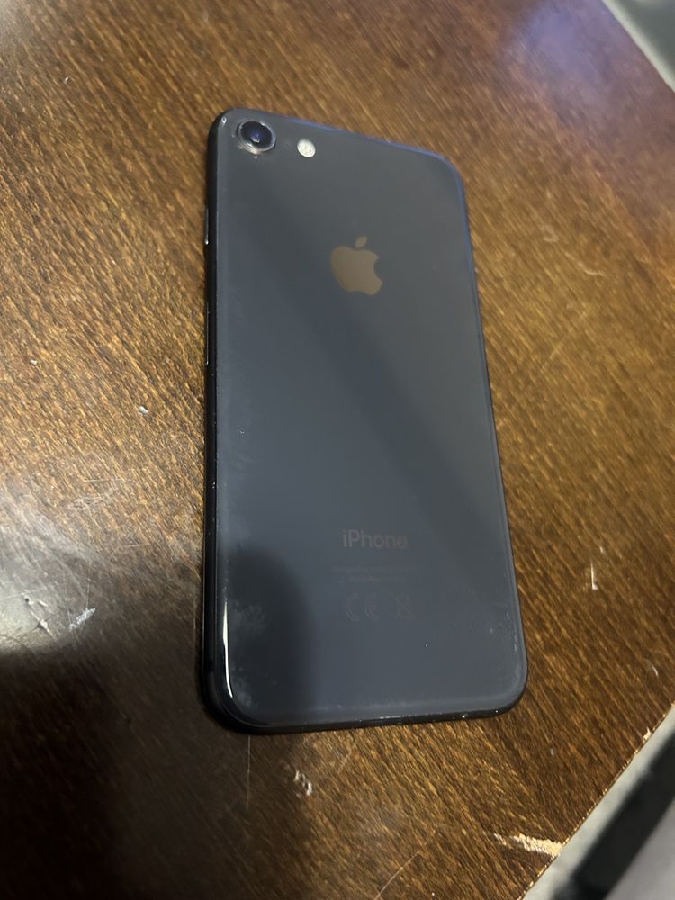 iPhone 8 използван  2 г