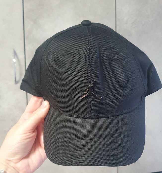 Sapca Jordan sigla metalica