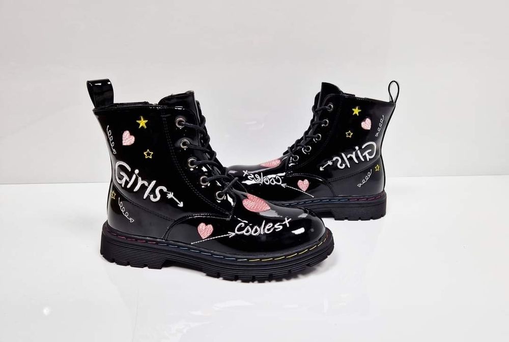 Детски лачени боти