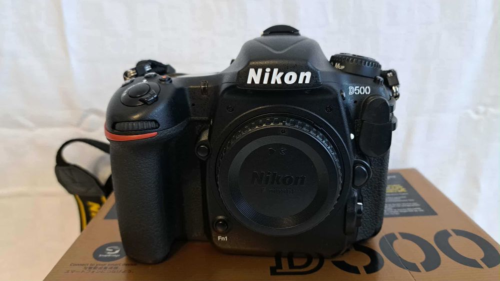 Vând kit Aparat  DSLR Nikon D500 cu obiectiv Nikkor 16-80 mm f 2.8-4E