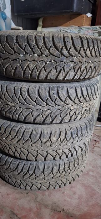 Продам зимние шины комплект с дисками
