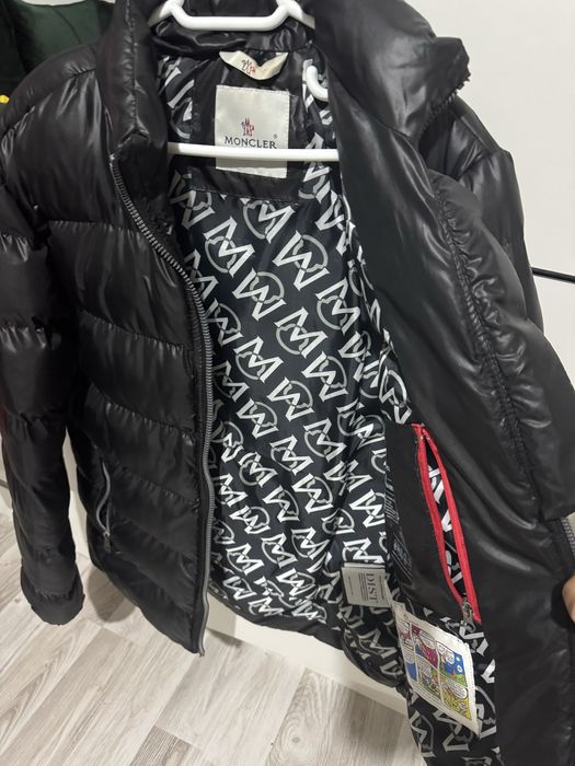 Geaca iarna, Moncler