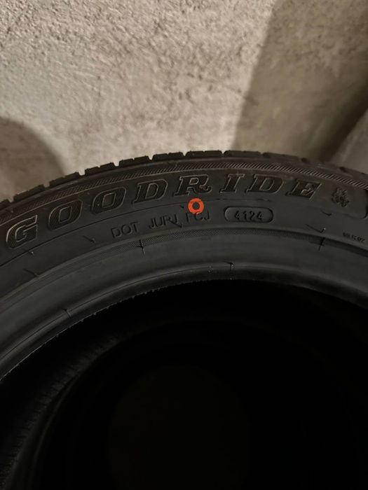 255/45 R17 летни чисто нови гуми