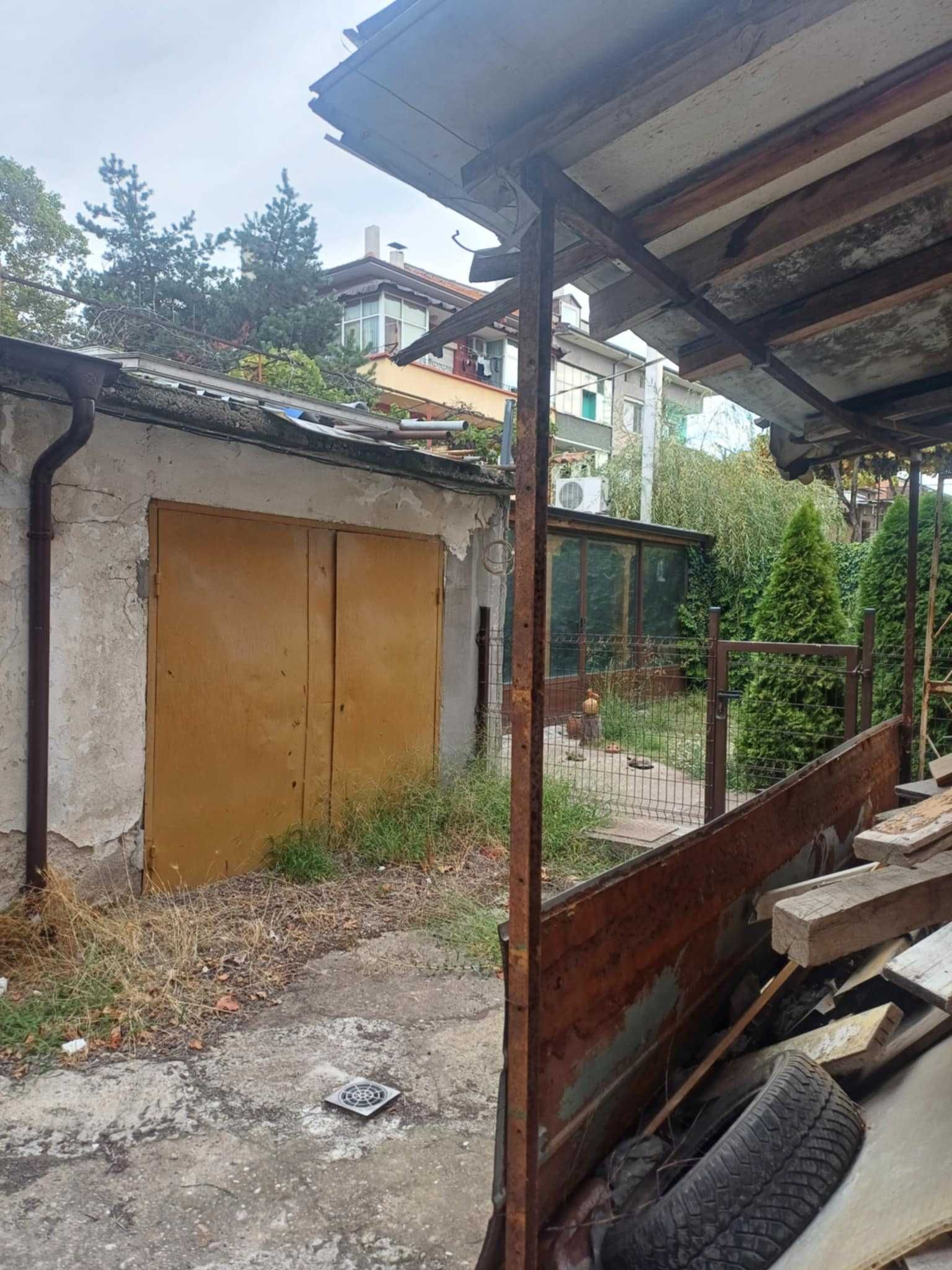 Етаж от къща, таван, гараж
