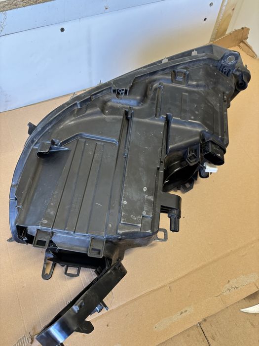 Far Dreapta VW Touareg 7P xenon