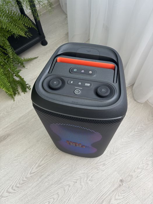 Vând boxa JBL Partybox 120