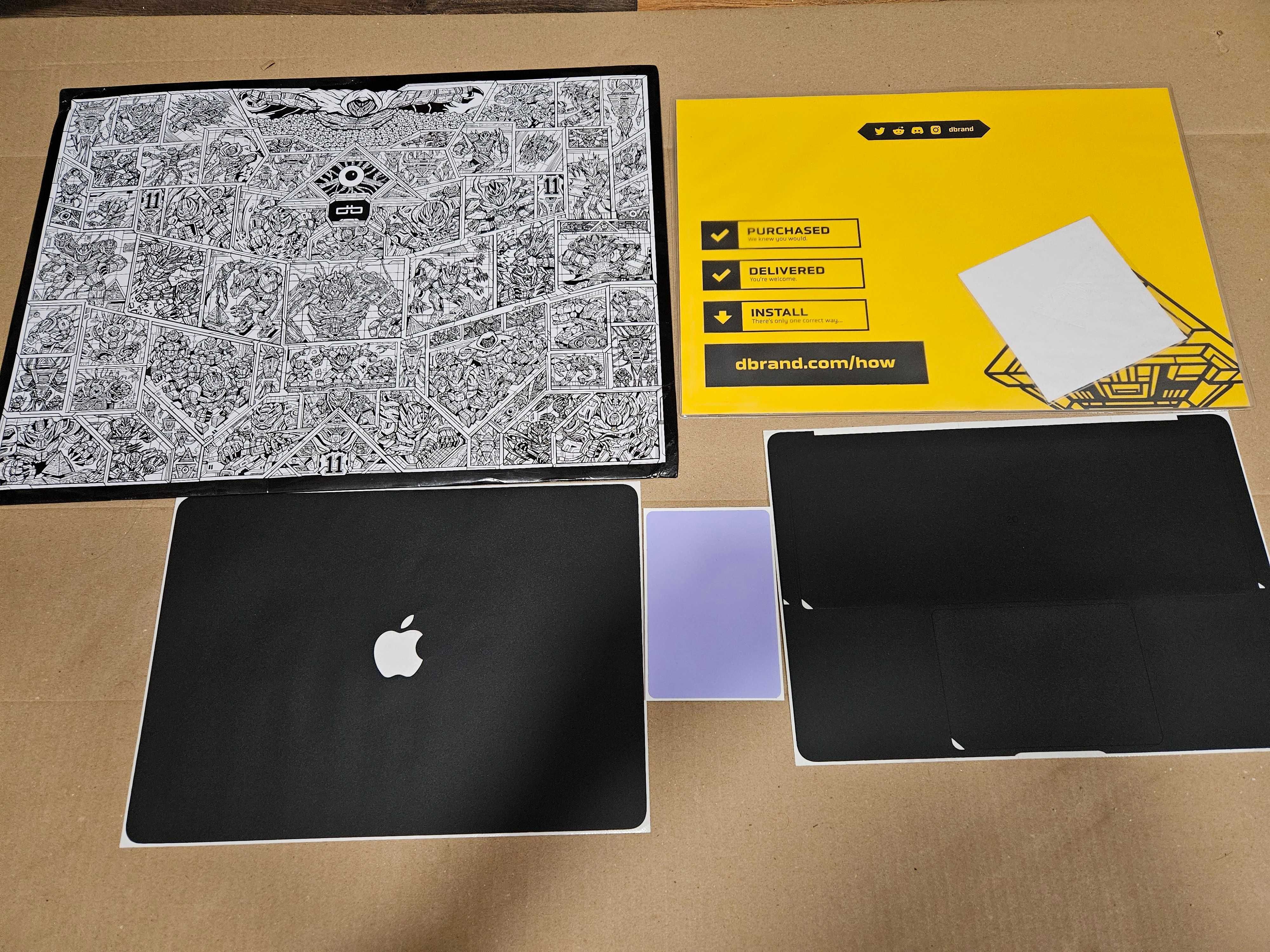 dbrand skin - Macbook Air 13" 2020 M1 - Matte black + purple trackpad