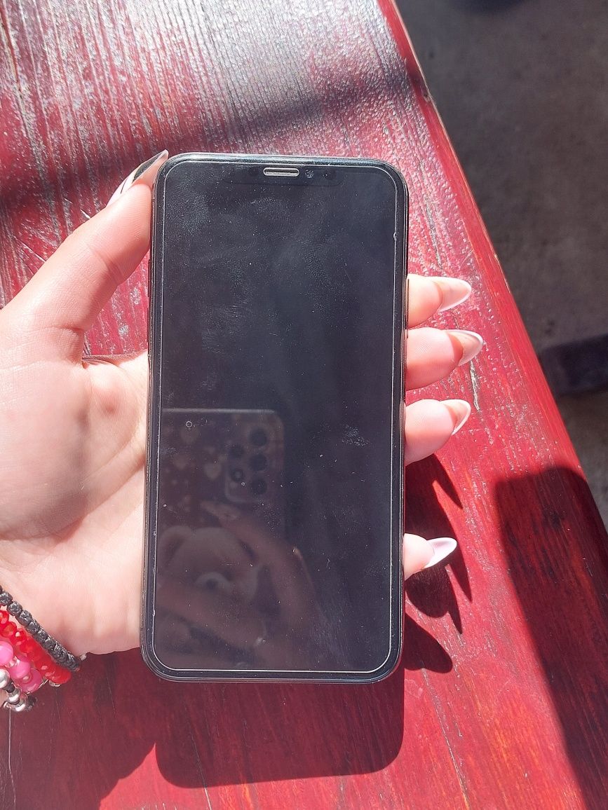Продавам Iphone X