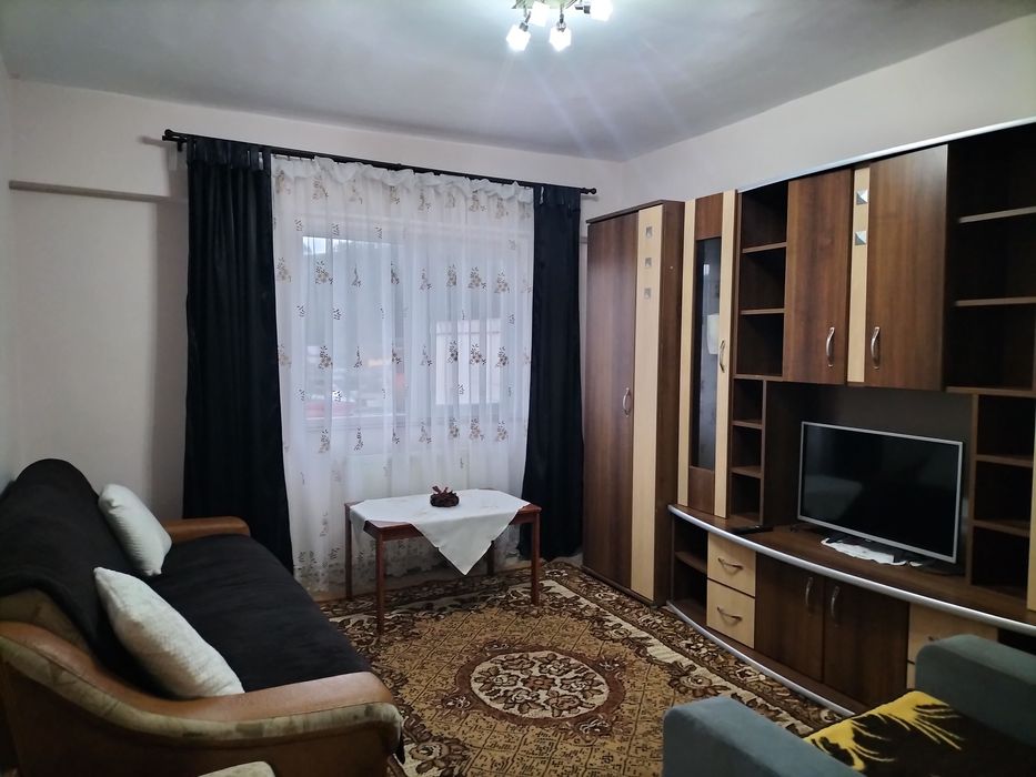 Închiriez garsonieră