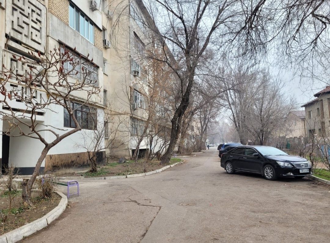 3-комн., Абая - Смарт, 2 этаж (кирпич, улучшенная)