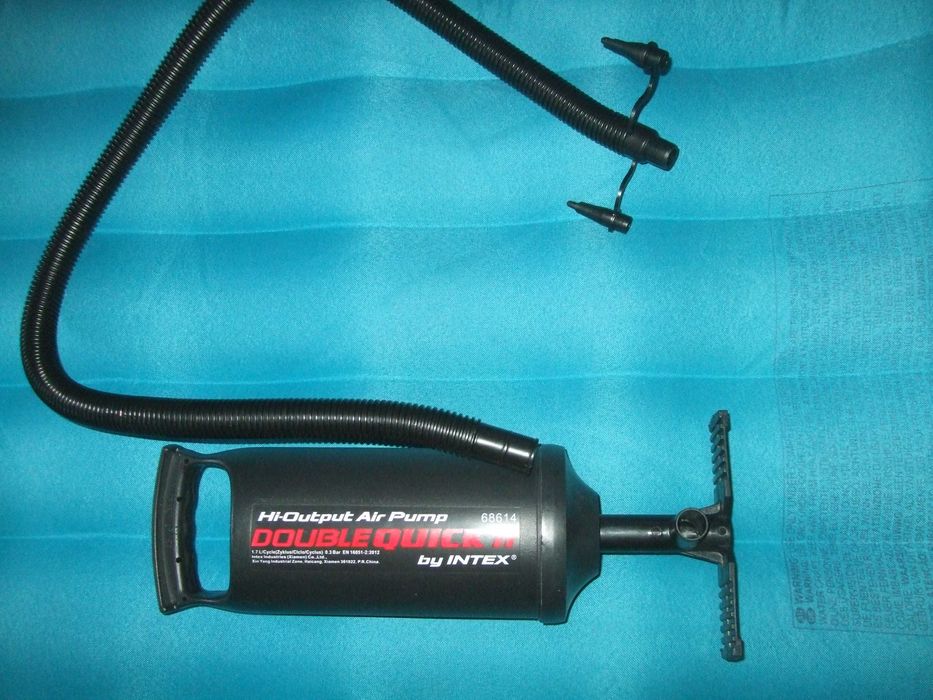 Saltea cu pompă Intex