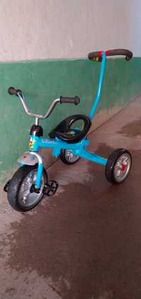 Детский трёхколёсный велосипед.