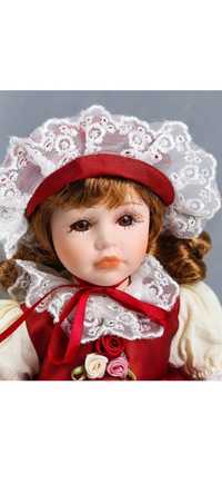 Кукла коллекционная керамика "Мила в красно-белом платье и чепчике" 30