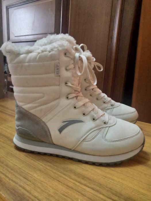 Ботинки женские зимние    раз 37-  4000 тг     раз 38 -3500 тг