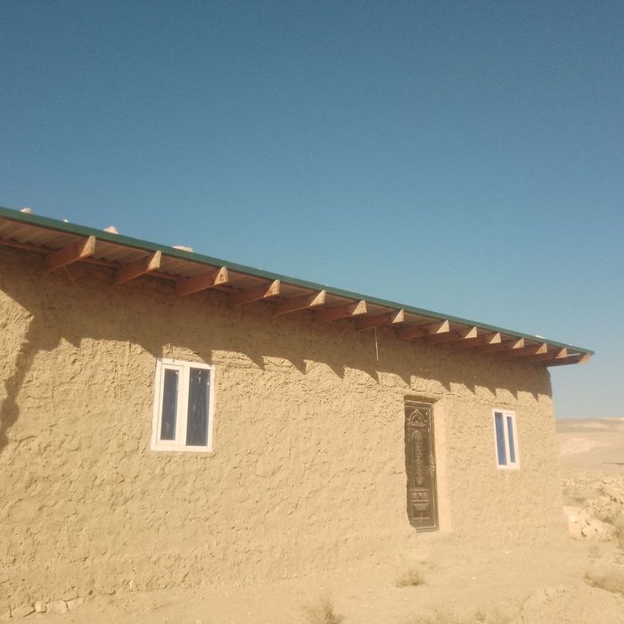 Uy sotiladi 6 sutik 2 hona 1 ta karidor