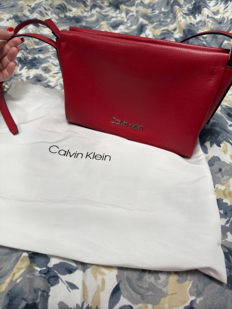 Дамска кожена чанта Calvin Klein