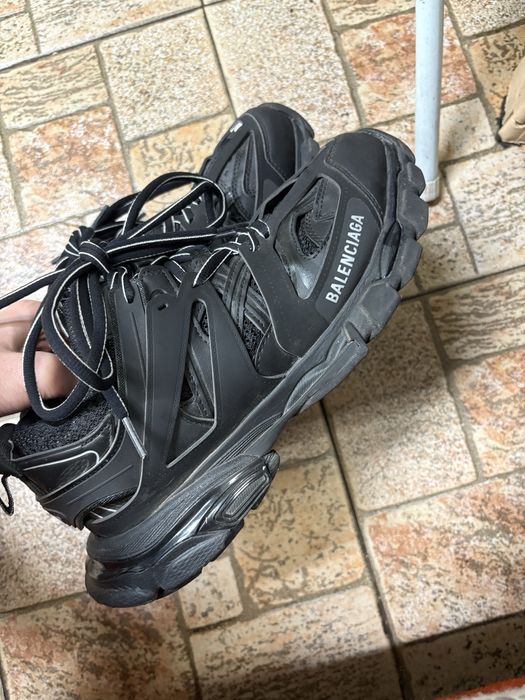 Balenciaga track