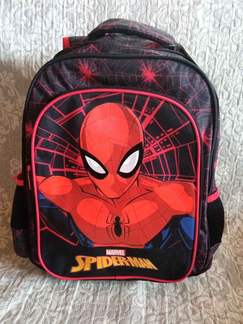 Ученическа раница на Spiderman в комплект с аксесоари