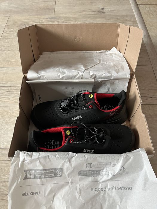 Bocanci UVEX marime 43