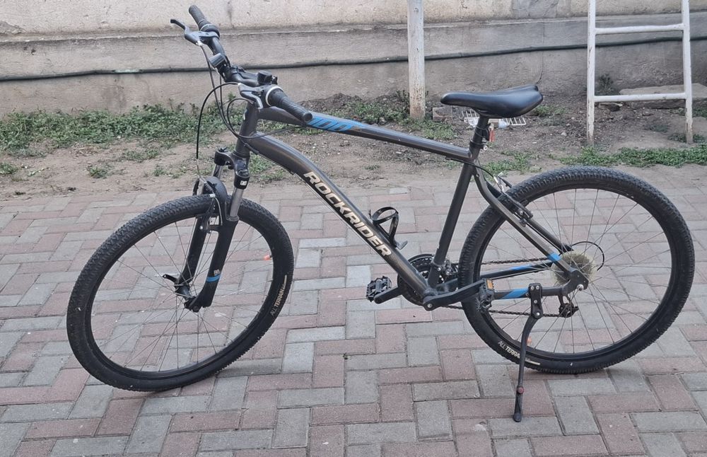 Vând bicicleta ROCKRIDER st 100