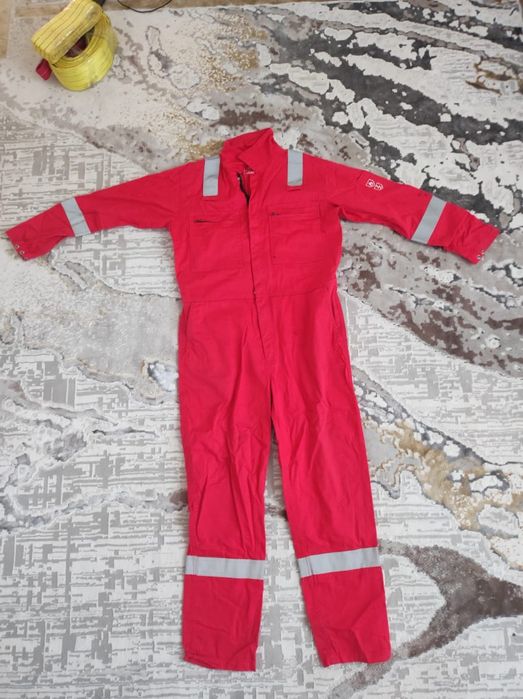 Продам спецовки в хорошем состояний